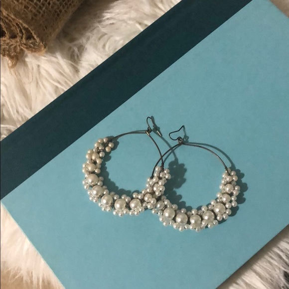 Jewelry - Pearl Hoop earrings